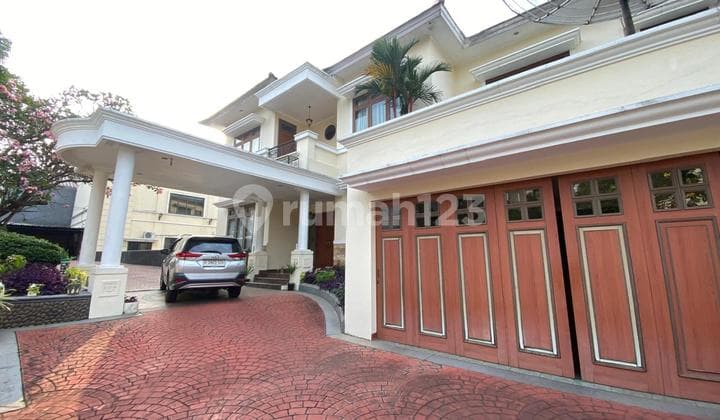 Rumah dengan Private Pool & Halaman Luas dalam Komplek Strategis Cinere
