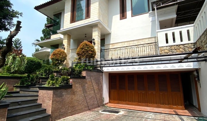 Rumah Mewah ada Private Swimming Pool di Cinere dekat ke Jakarta Selatan