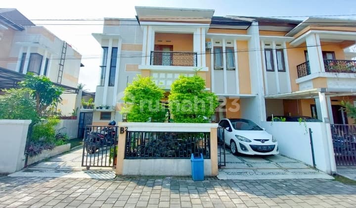 RUMAH CANTIK DALAM PERUMAHAN DI DAERAH MAGUWO