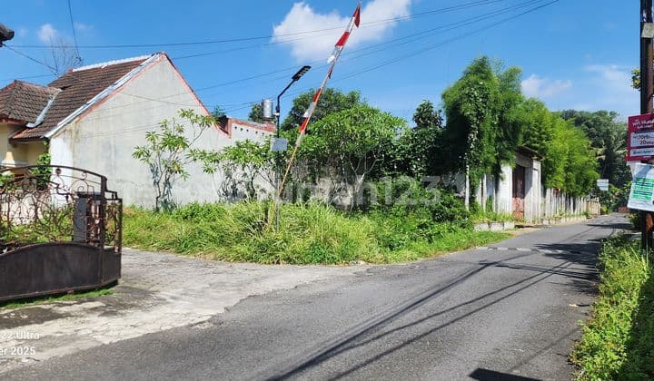 Tanah Super Istimewadi Condongcatur