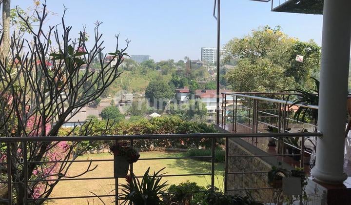 Rumah Ciumbuleuit. Lingkungan Asri Dan Nyaman