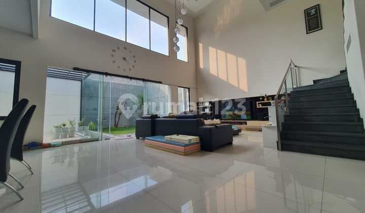 Rumah Kota Baru Parahyangan, Bandung, Mewah Dan Asri
