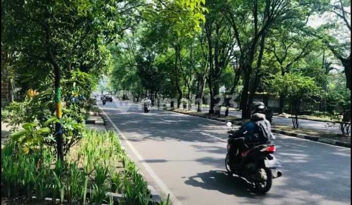 Dijual Gedung,Ruang Usaha di Wr Supratman Bandung