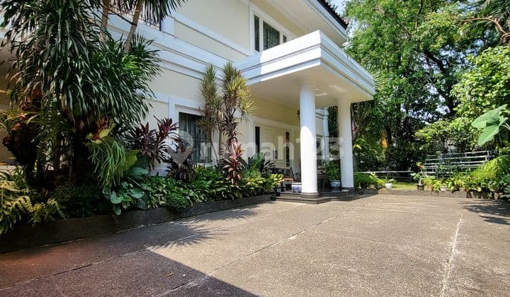 Rumah Siap Huni Lingkungan Tenang Lokasi Strategis Area Kebayoran Baru