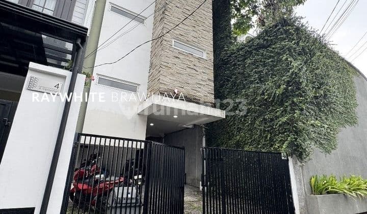 Rumah Cocok untuk Coliving Area Kebayoran Baru