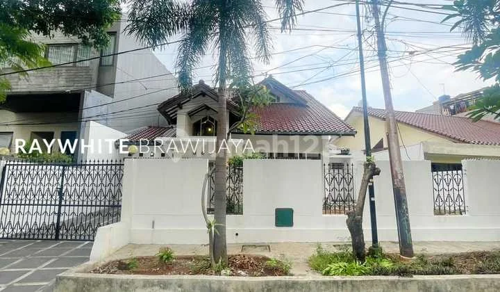 Rumah Siap Huni Dalam Kompleks Lingkungan Tenang Area Kebayoran Baru