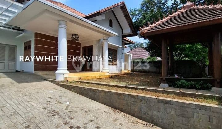 Rumah Siap Huni Bangunan 1,5 Lantai Area Wijaya Kebayoan Baru