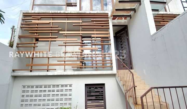 Rumah Siap Huni Bangunan 3 Lantai di Benoa Residence
