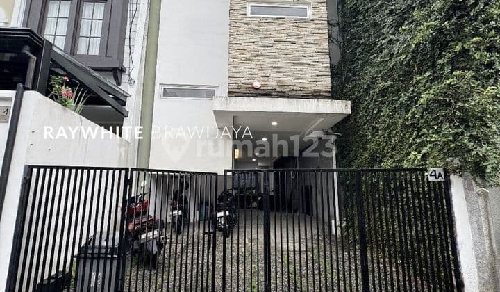 Rumah Cocok untuk Coliving Area Gunawarman Kebayoran Baru