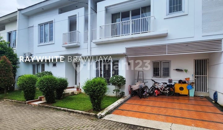 2-Story House Within a Townhouse in Cirendeu, Tangsel