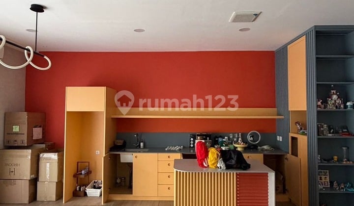 Kembangan Baru Corner House Area 186M2 lb 450. Semi Furnished