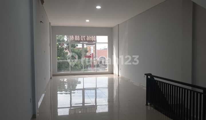 For Rent: Shop House by the Roadside in Duri Kosambi, West Jakarta