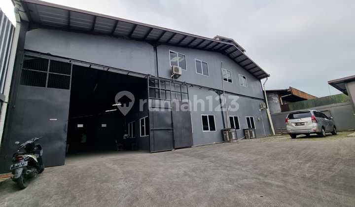 DiJual Gudang Rapi dan Full renovasi, lokasi the best di Kavling Dpr Cipondoh Tanggerang