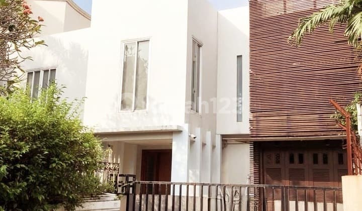 Rumah 2 Lantai di Jl Tulodong Bawah 4 Scbd. Lokasi Strategi