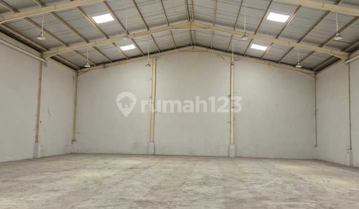 Disewakan Gudang Kavling Dpr Cipondoh Blok B. Siap Pakai. Luas 800M