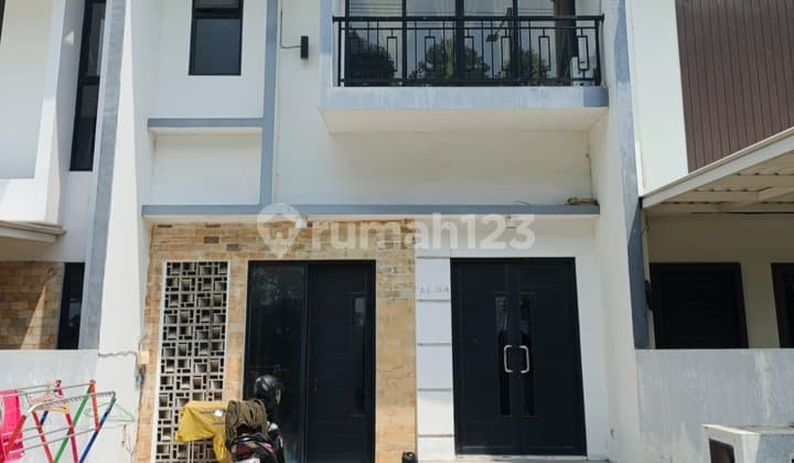 For Sale House in Metland Puri Cluster East Terrace. Highly Strategic Location.