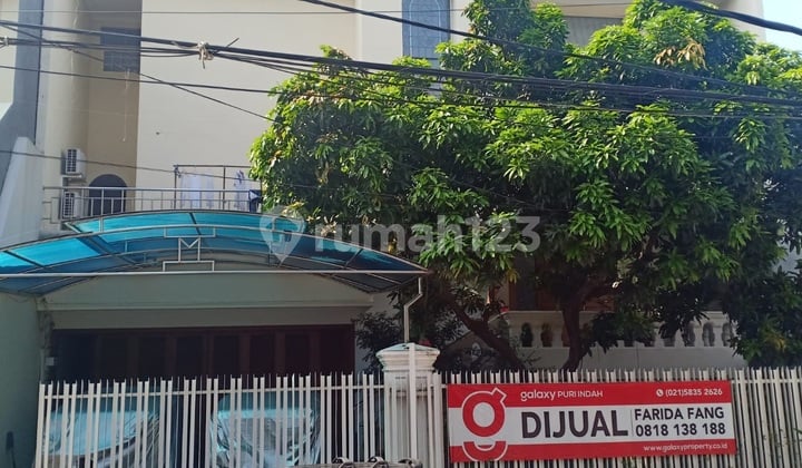 Rumah Usaha ukuran 3 ruko gandeng di Pemandangan