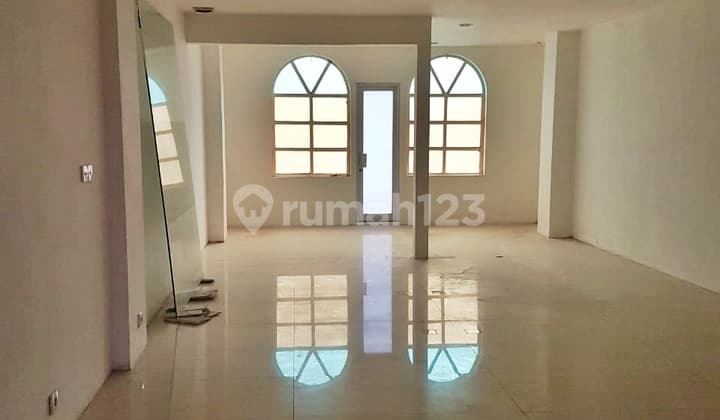 Ruko 6 Lantai di Permata Senayan Siap Pakai