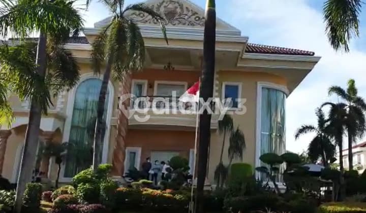 Rumah Mewah Ditaman Resort Mediterania Pik