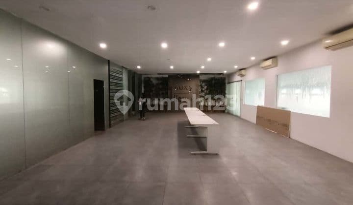 Gedung di Jalan Tomang Raya