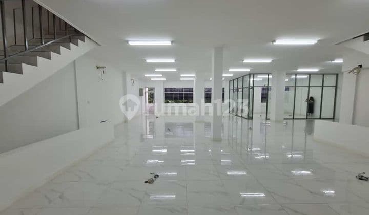 Ruko Gandeng 3 Siap pakai di Kebayoran Lama