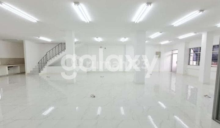 Ruko Gandeng 3 di Jalan Kebayoran Lama