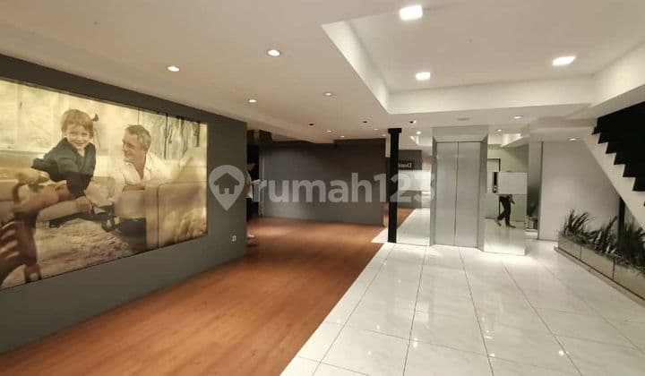 Building on Jalan Tomang Raya