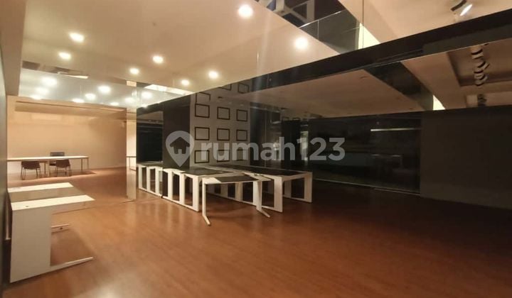 Gedung kantor di Jalan Tomang Raya