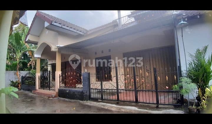 Rumah Dijalan Damai,dekat Kota)dan Beberapa Kampus Serta Dekat Berbagai Hotel Dan Resto