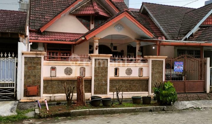 Rumah 2 Lantai di Villa Melati