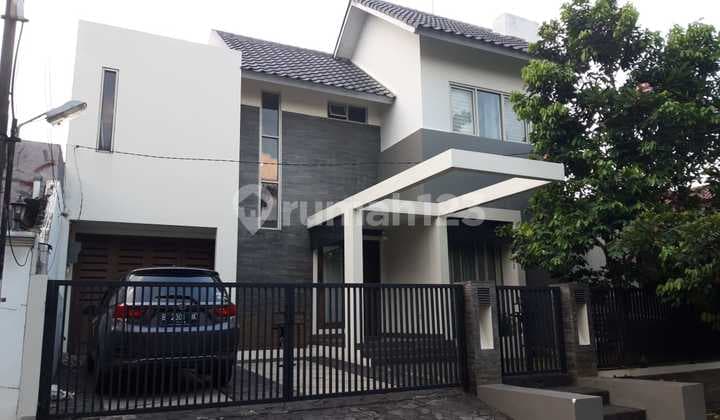 A beautiful and well-maintained modern minimalist house in Cinere.