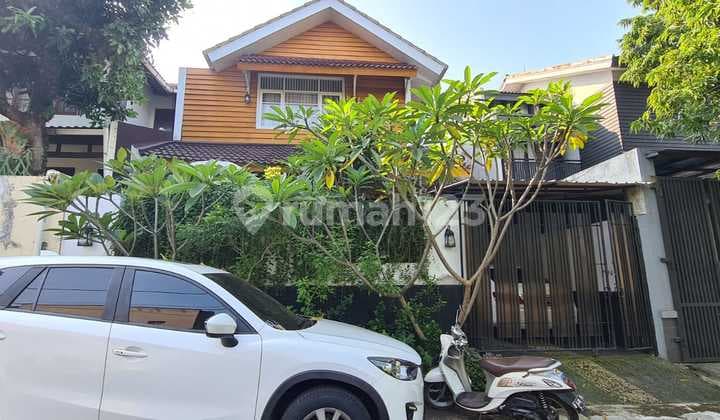 Beautiful and Well-Maintained House in an Elite Complex in Cinere