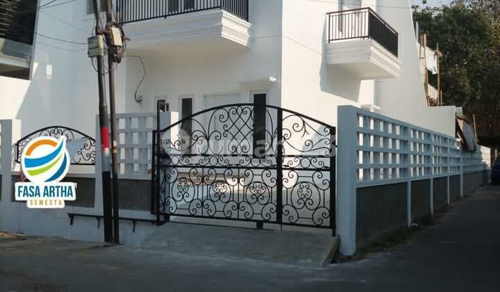 Rumah 2 Lantai Posisi Hook di Perumahan Pondok Kelapa