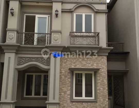 Rumah 2.5 Lantai Full Furnished Di De Mansion Alam Sutera