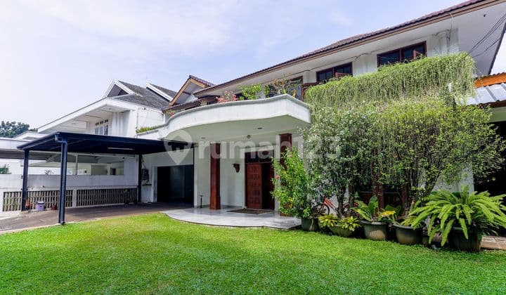 Rumah Bagus terawat halaman luas pondok indah