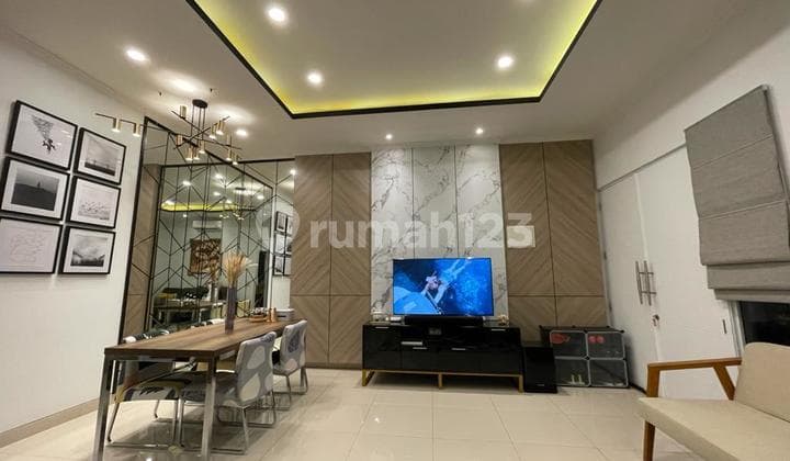 Luxurious Corner House 4 Bedrooms in Sunter Paradise, North Jakarta.
