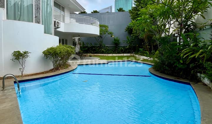 Rumah Mewah Kuningan Area Bisnis Jual Cepat