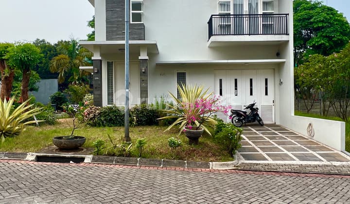 3-Story House in a Strategic Location at Lebak Bulus, South Jakarta