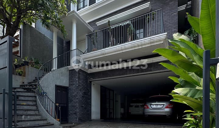 Rumah American Classic Di Senopati Kebayoran Baru 3 Lantai