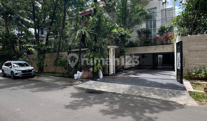 Rumah Bagus di Kebayoran Baru SHM