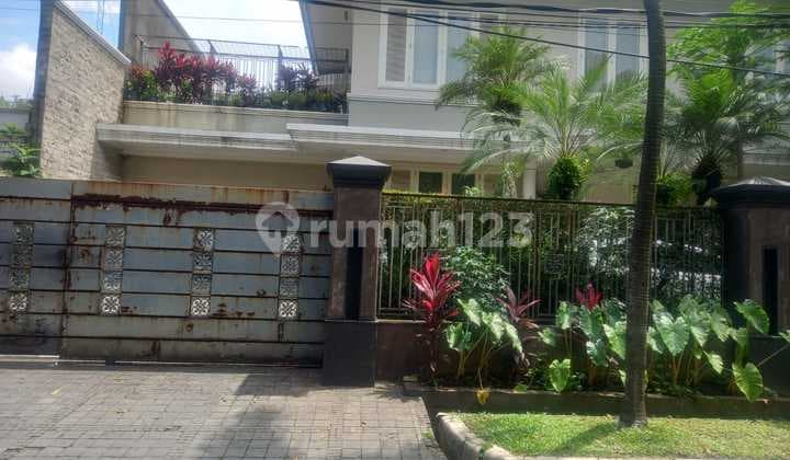 Huniyan dpan taman harga miring kwasan elit martimbang harga miring SHM Kebayoran baru Jakarta Selatan