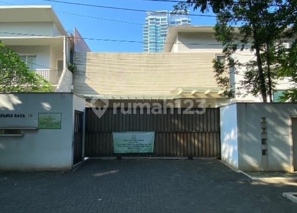 Rumah Kawasan Konglomerat Harga Miring LT 1.120Mtr Scbd Jakarta Selatan
