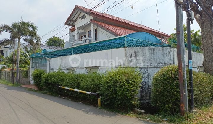Corner House at a Bargain Price, 370 sqm Land, DKI Plot, Freehold Title, Rare in West Jakarta