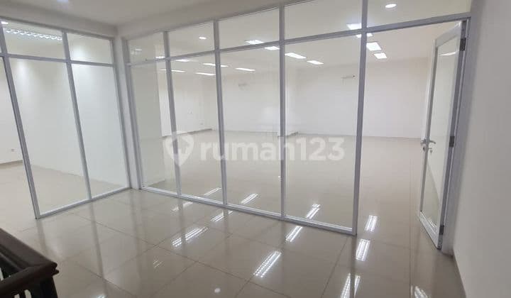 Ruko Gading Serpong Lt : 200 M² Listrik : 33.000 Watt