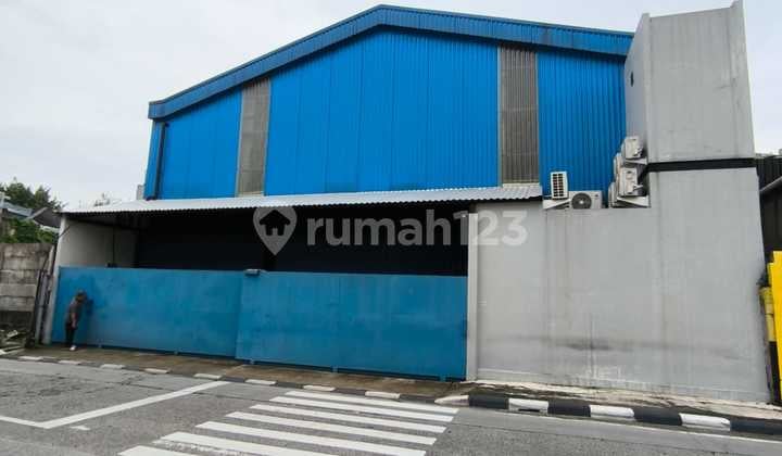 Dijual Showroom & Workshop Building 3 Lantai Bagus