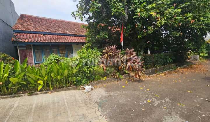 Rumah hitung tanah dalam komplek aman dan asri Cilandak , Jakarta Selatan