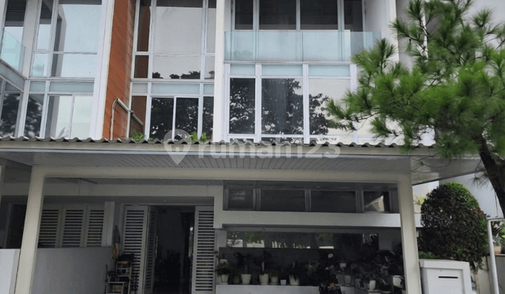 Rumah Luas Semi Furnish di Harapan Indah, Cocok untuk Keluarga Besar 13714 Oc