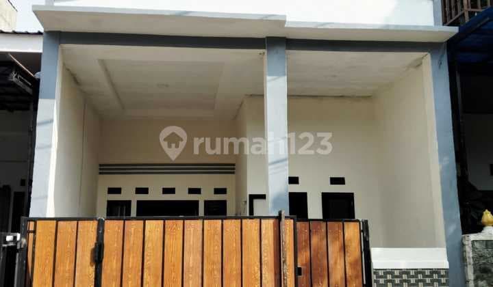 Rumah Strategis di Harapan Indah dengan 2 Kamar Mandi (13607 Er)