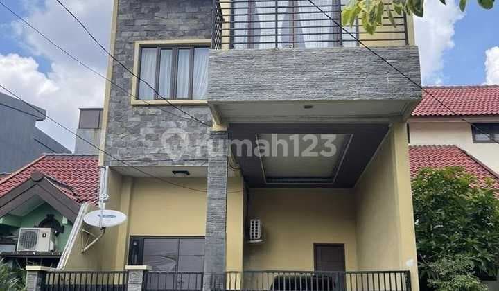 Semi-Furnished House Ready for Mortgage, Near Culinary Center, Location Duta Bumi 73058 Sri/Ang