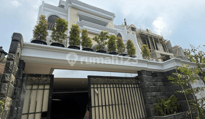 Brand New Modern House Cilandak